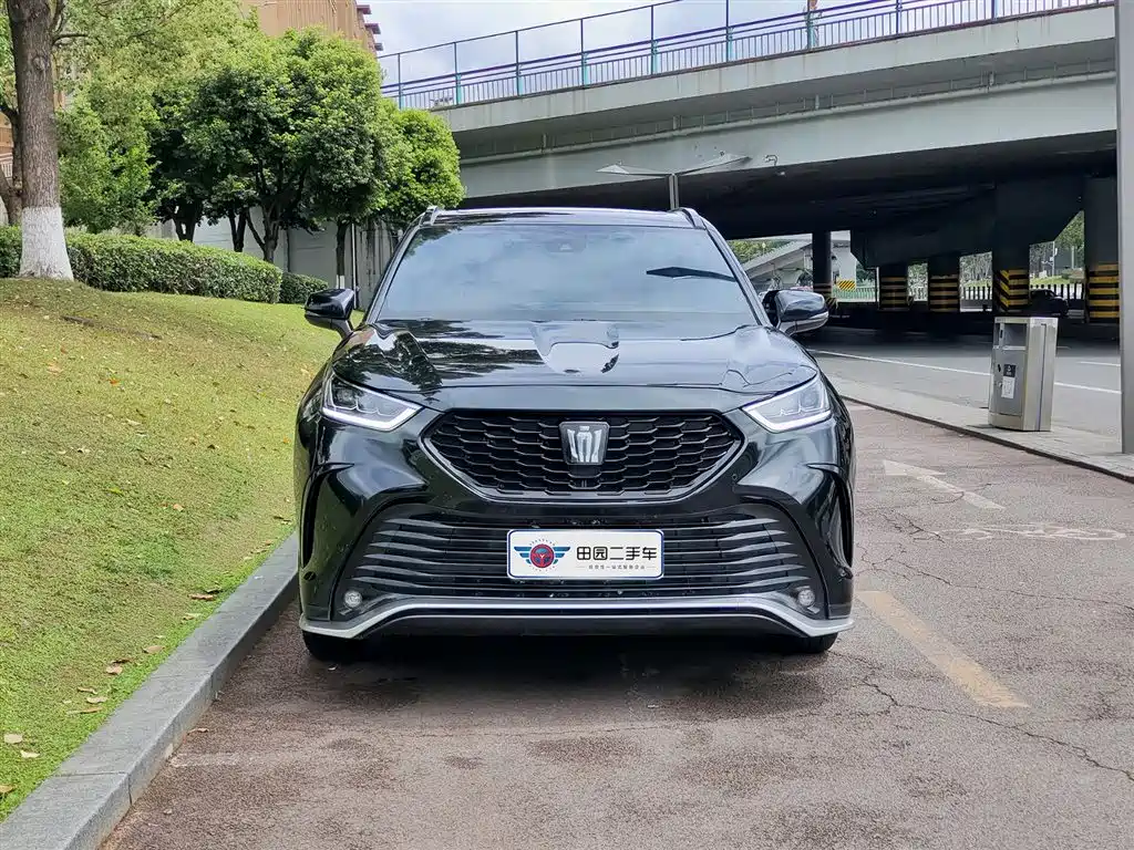 Toyota Crown Kluger 2023