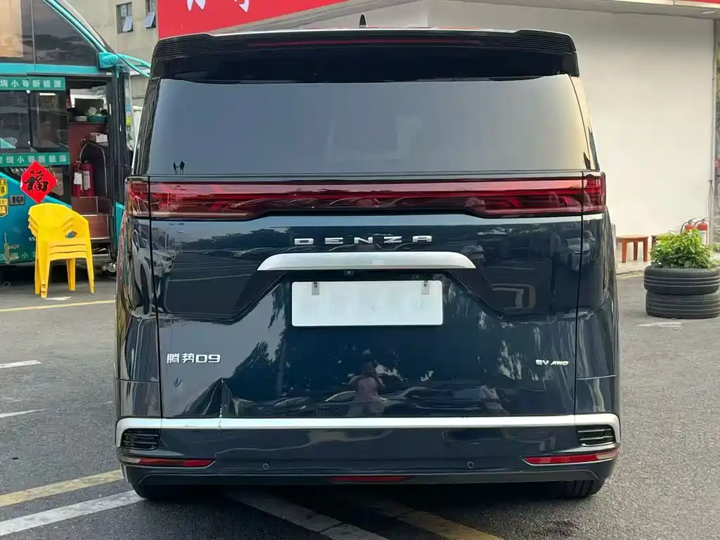 Denza D9 2023