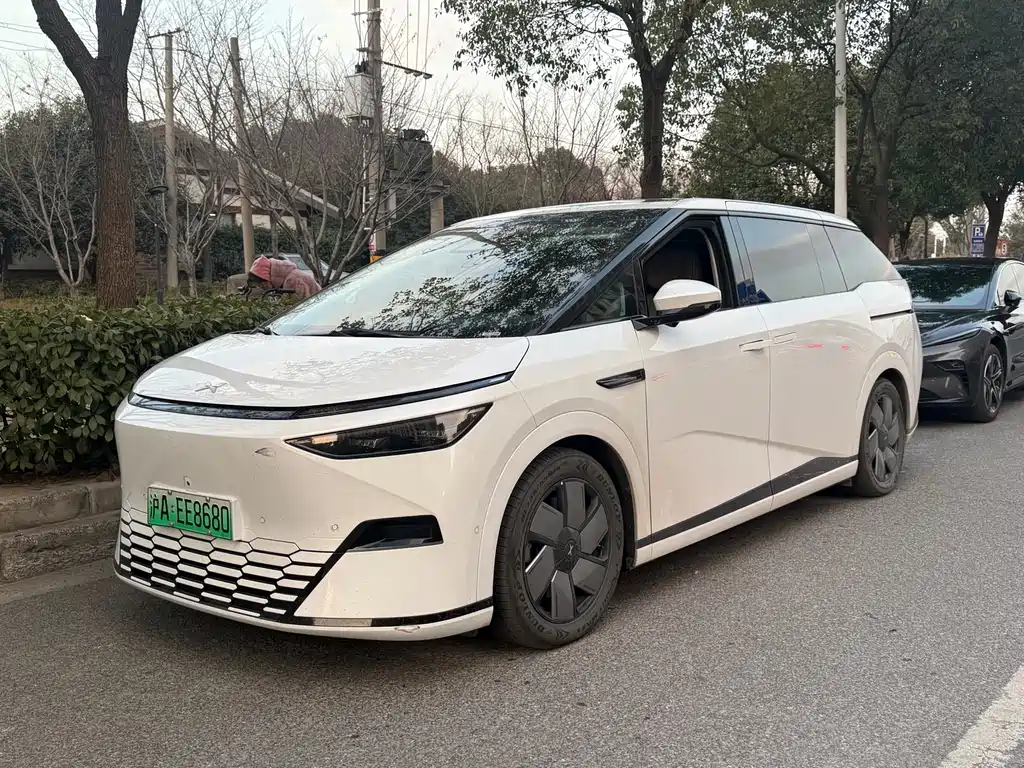 Xpeng X9 2024