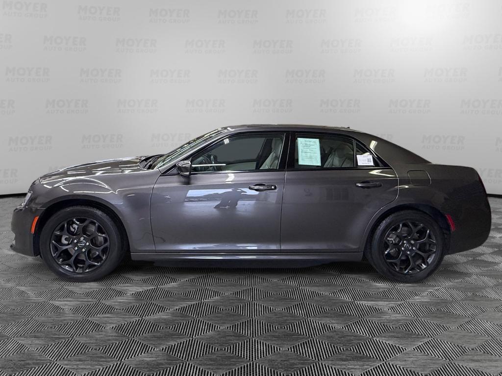 Chrysler 300 2021