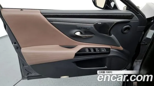 Lexus ES 2022