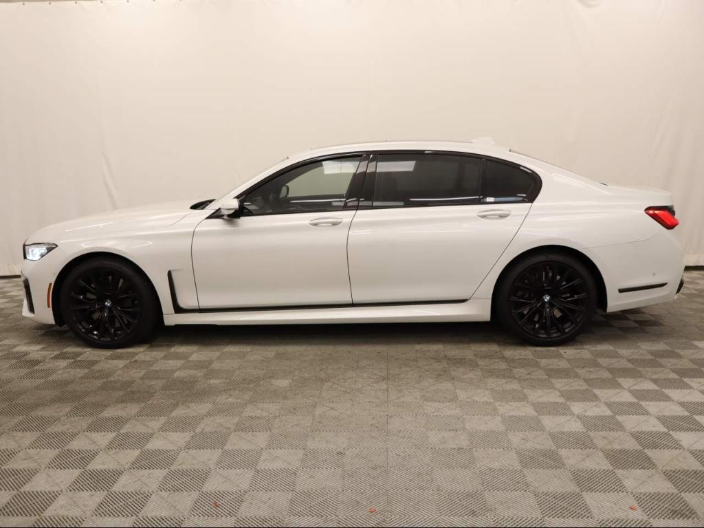BMW 750 2022