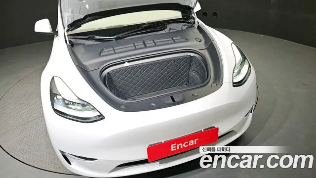 Tesla Model Y 2024