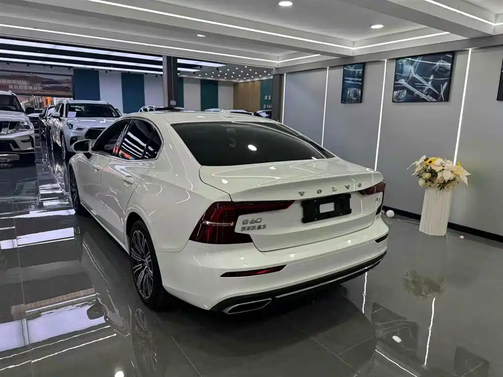 Volvo S60 2021
