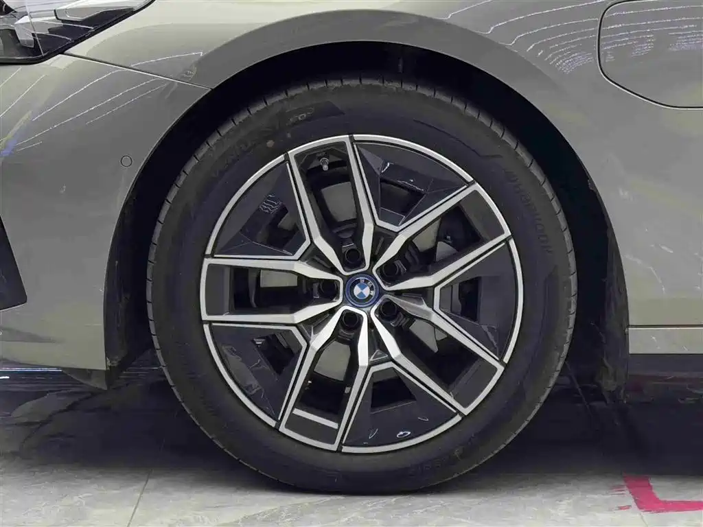 BMW i5 2024
