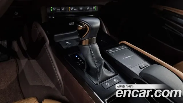 Lexus ES 2021