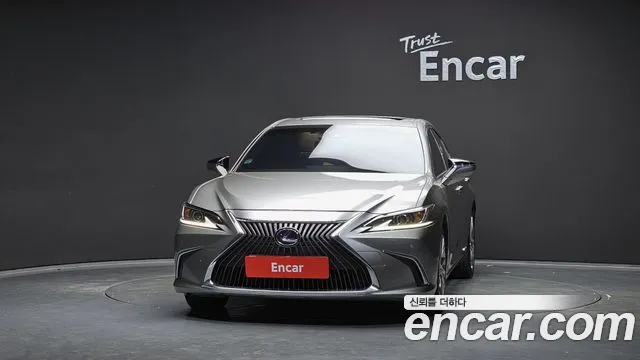 Lexus ES 2020