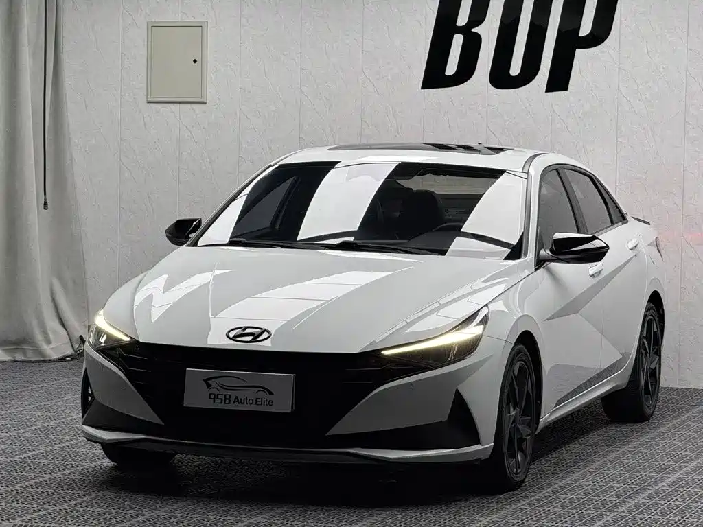 Hyundai Elantra 2022