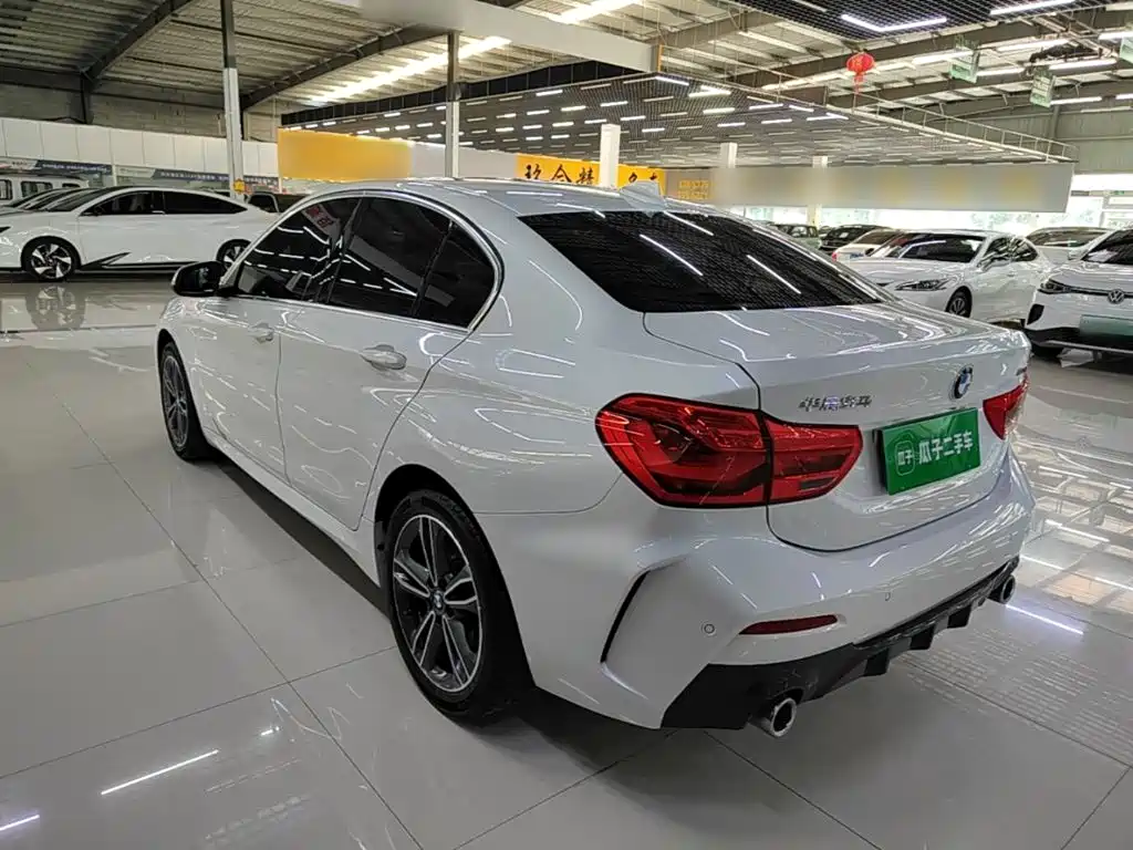 BMW 1 серии 2021