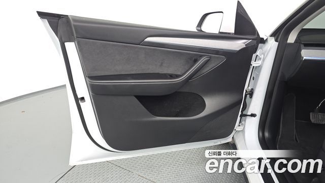 Tesla Model Y 2025