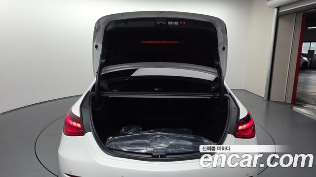 Mercedes-Benz C-Класс 2025