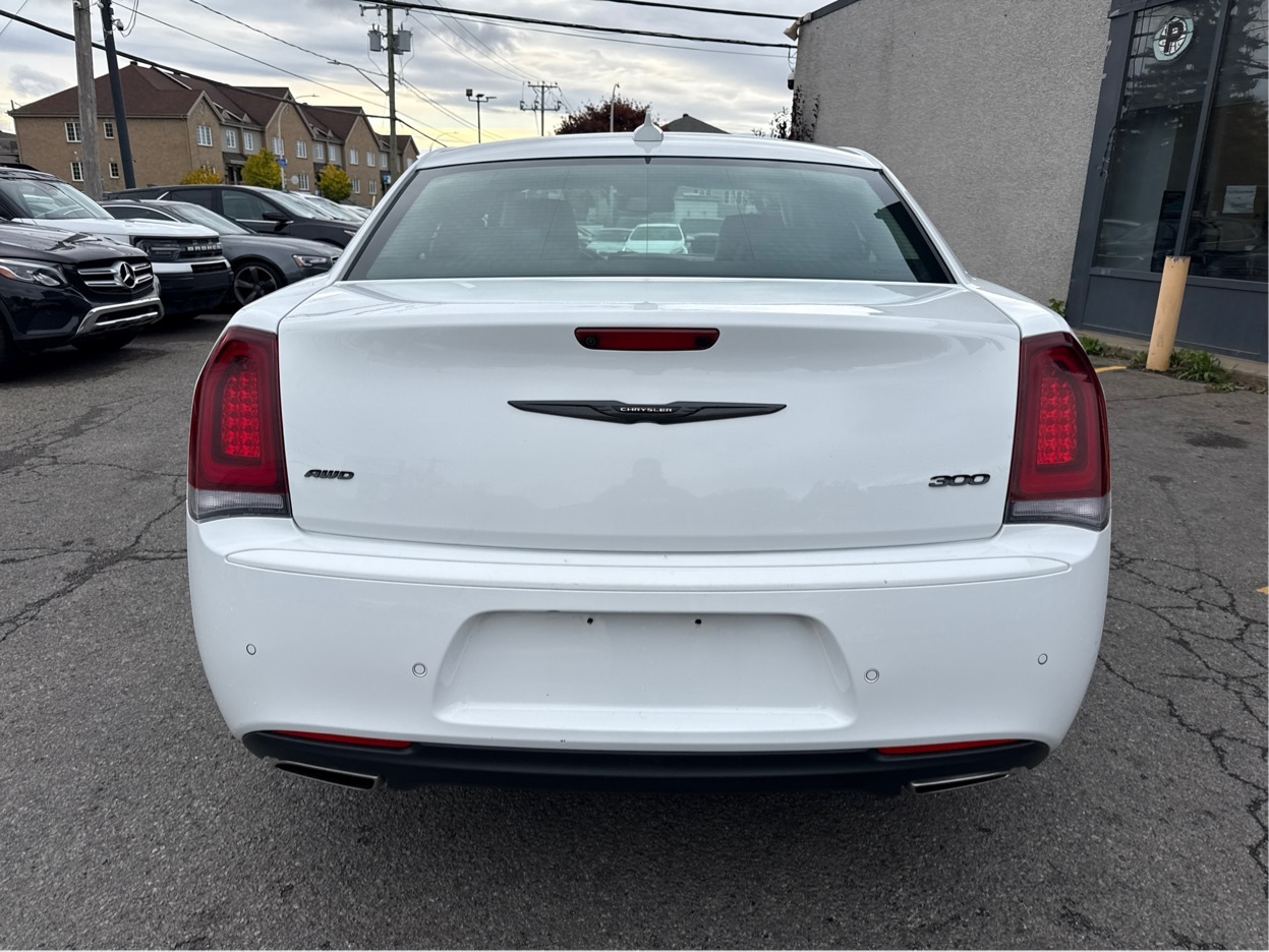Chrysler 300 2023