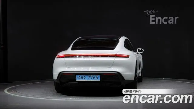 Porsche Taycan 2023