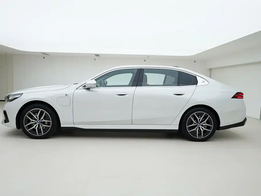 BMW i5 2024