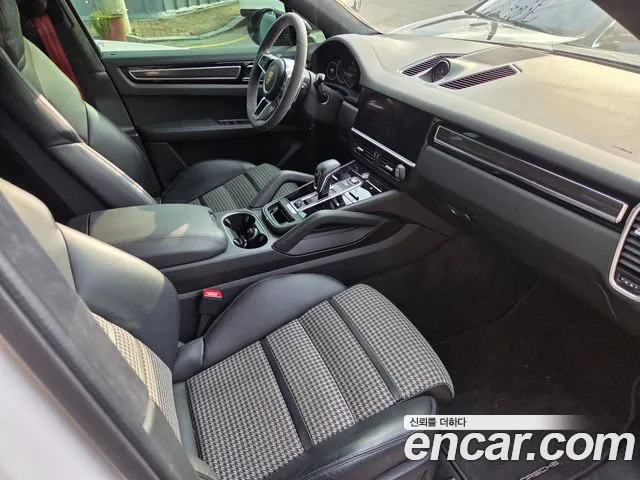 Porsche Cayenne 2021