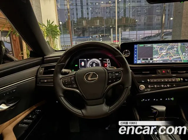Lexus ES 2024