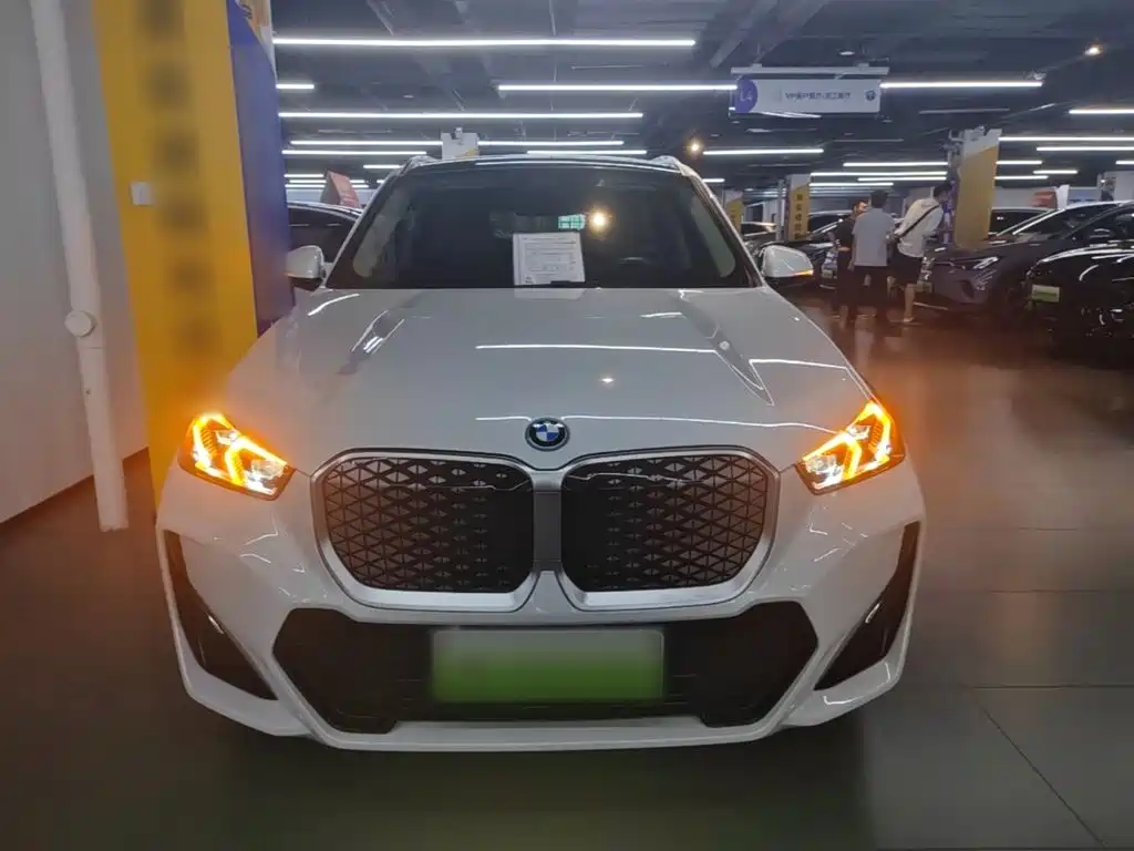 BMW iX1 2025