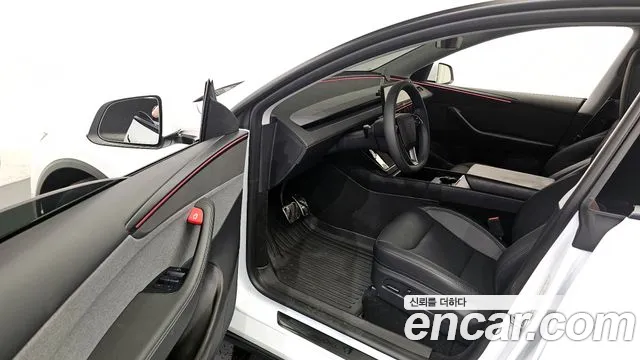 Tesla Model Y 2025