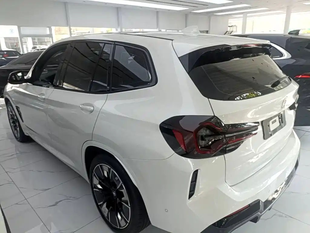 BMW iX3 2024
