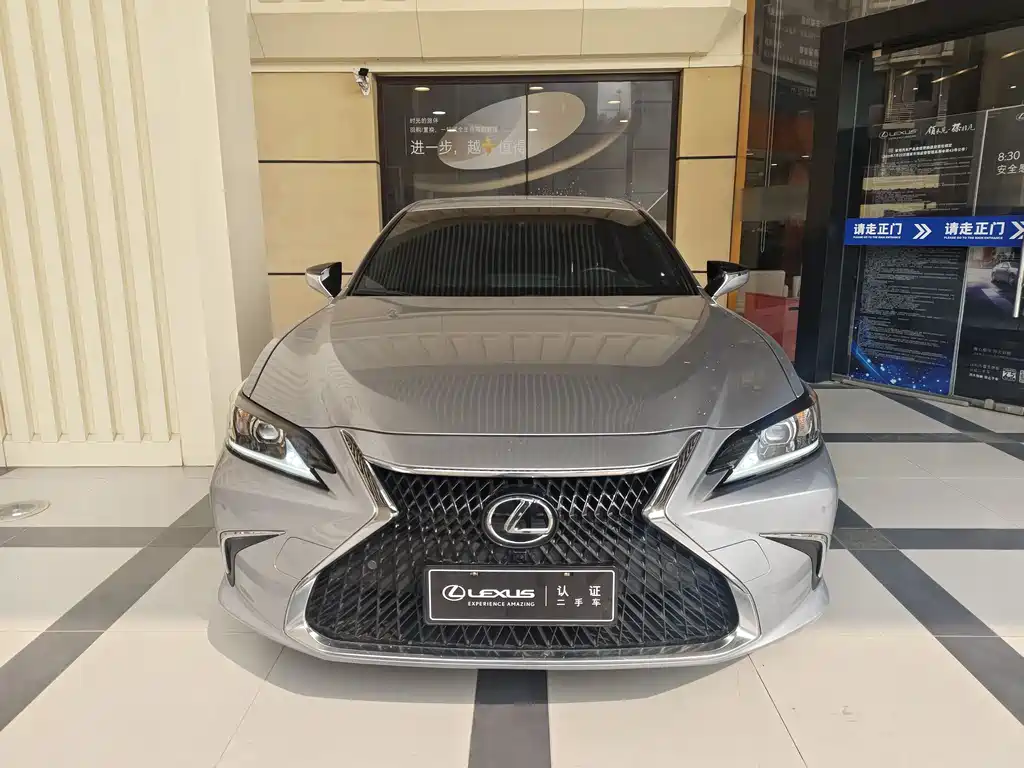 Lexus ES 2022