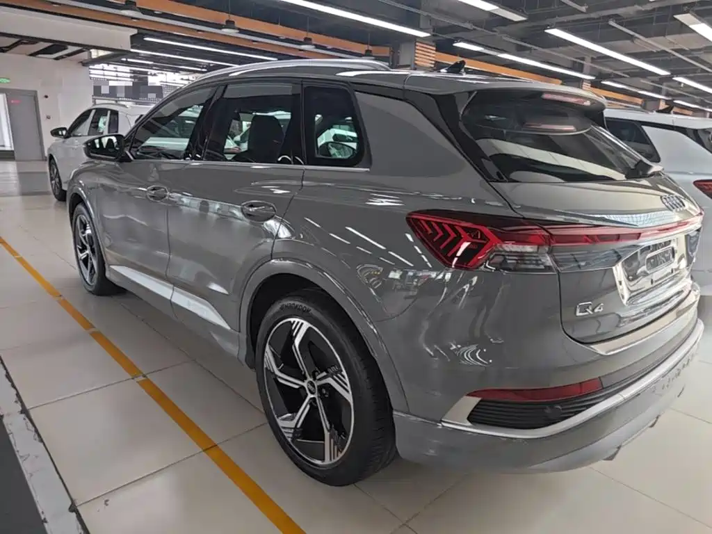 Audi Q4 e-tron 2025