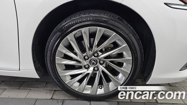 Lexus ES 2021
