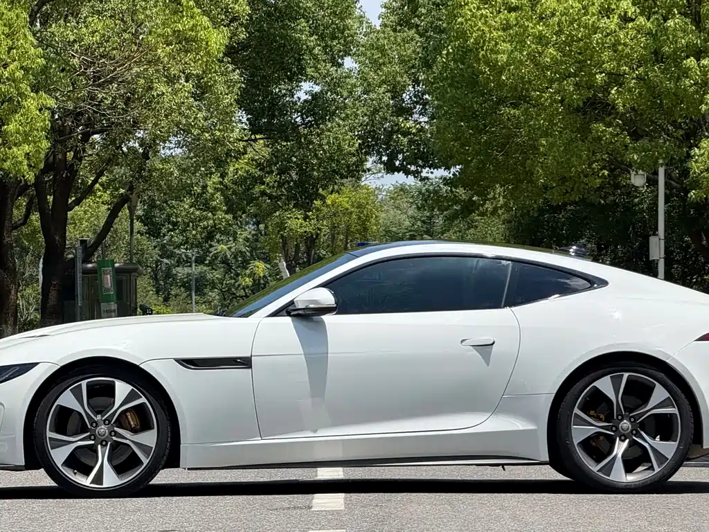 Jaguar F-Type 2021