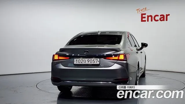 Lexus ES 2022