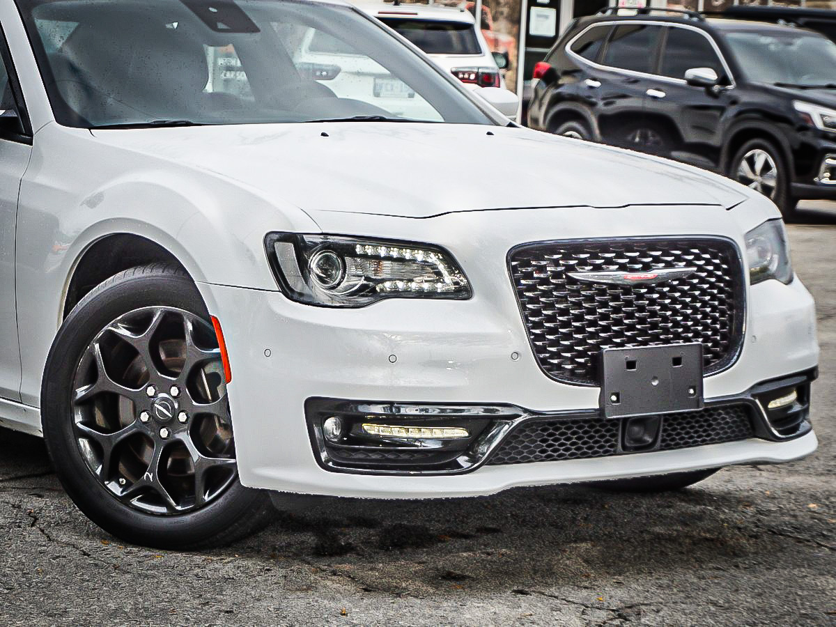 Chrysler 300 2023