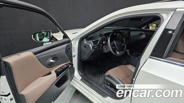 Lexus ES 2023