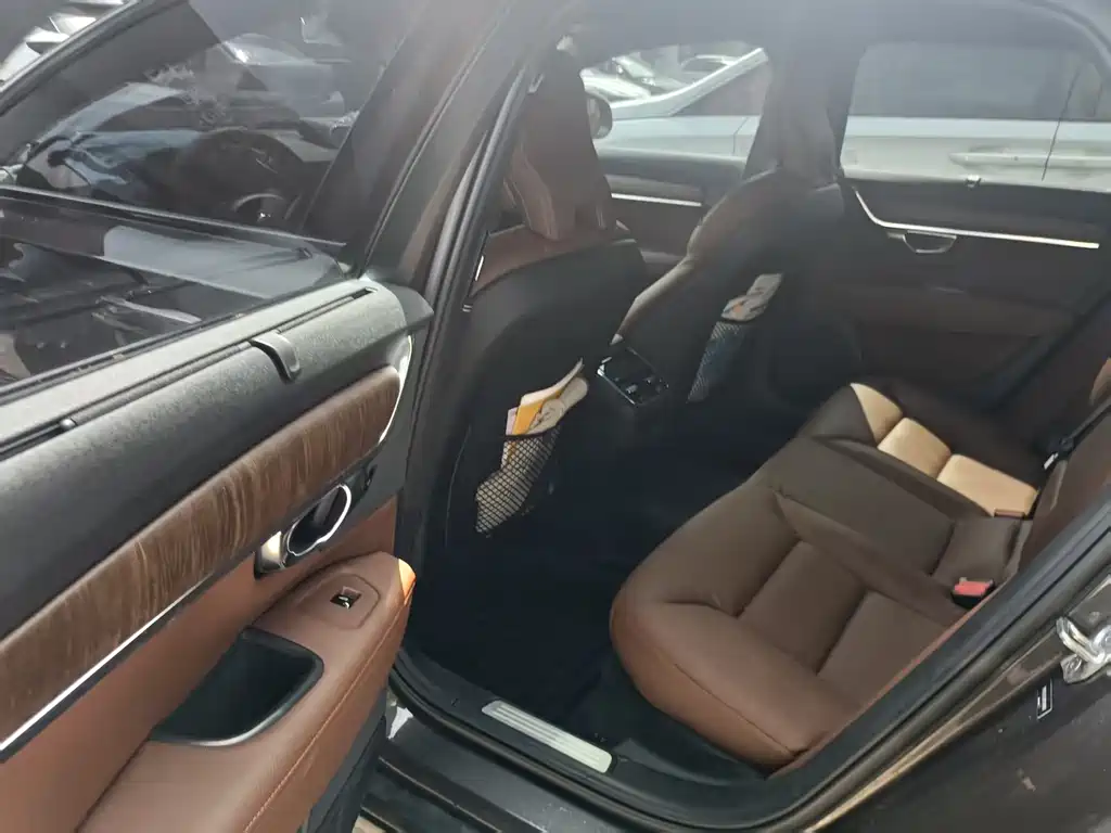 Volvo V90 2021