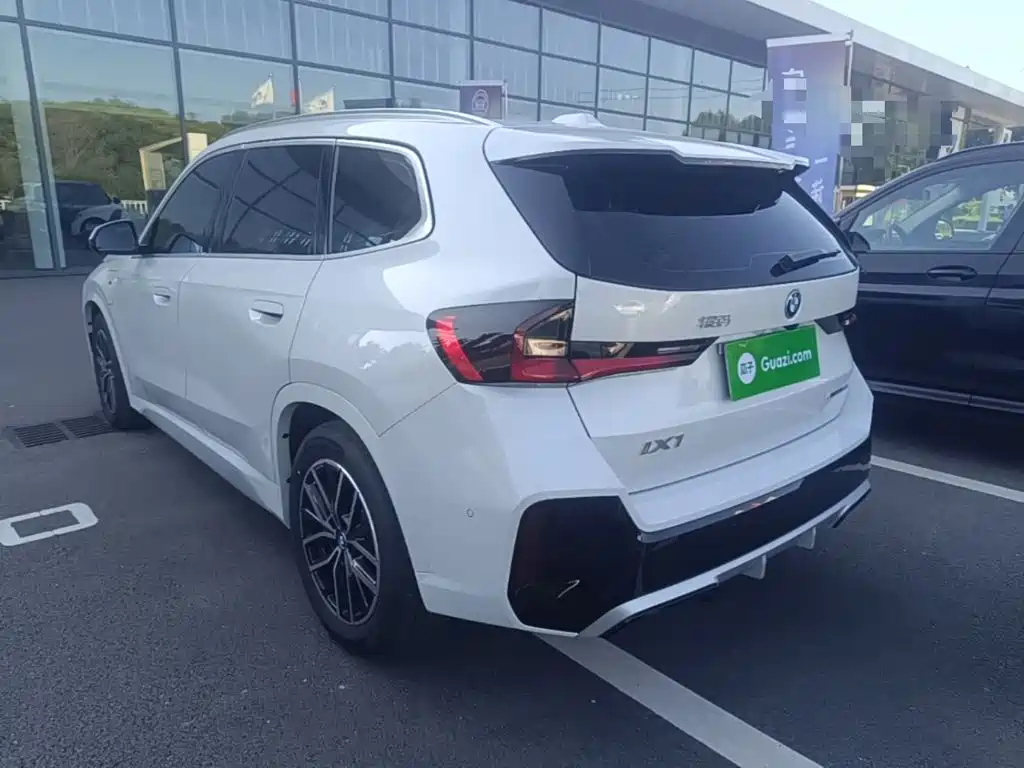 BMW iX1 2025