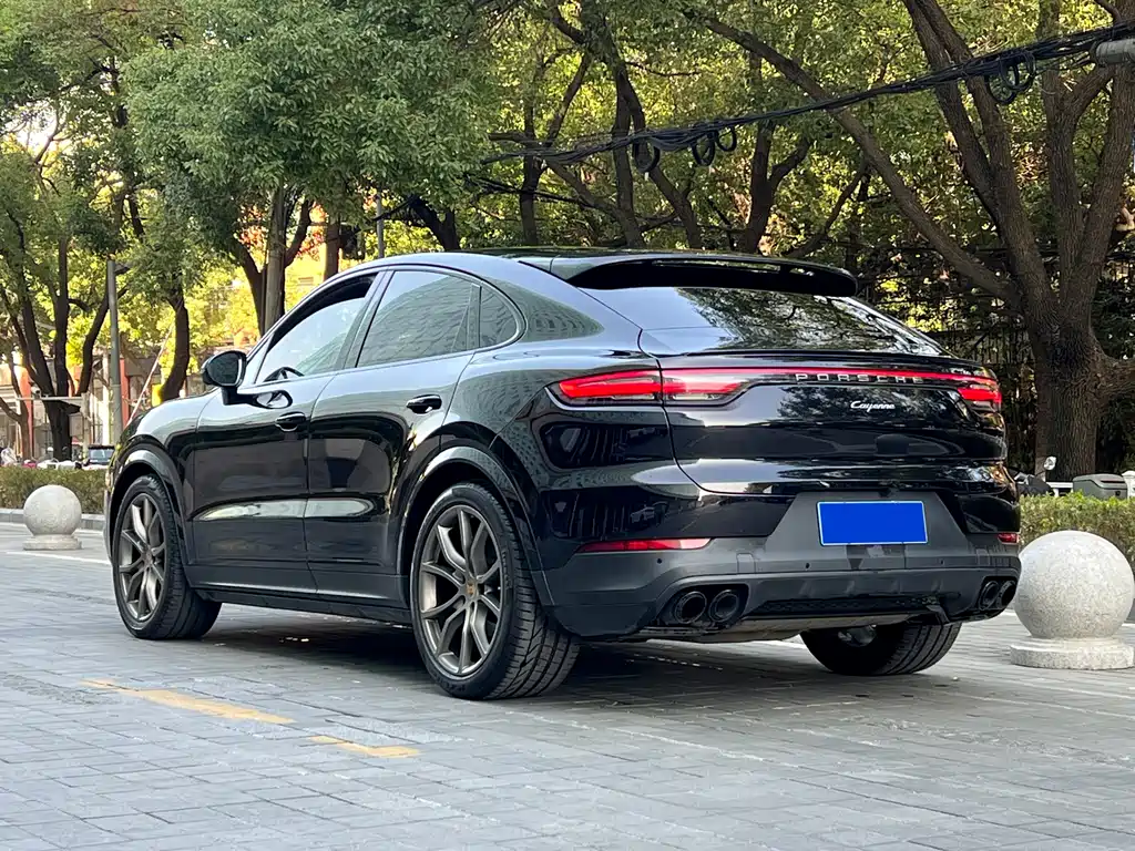 Porsche Cayenne 2021