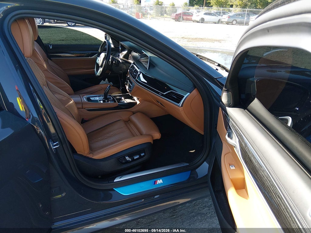 BMW 750 2022