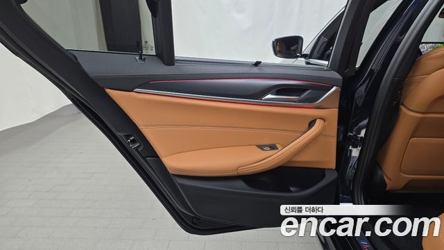 BMW 5 серии 2023