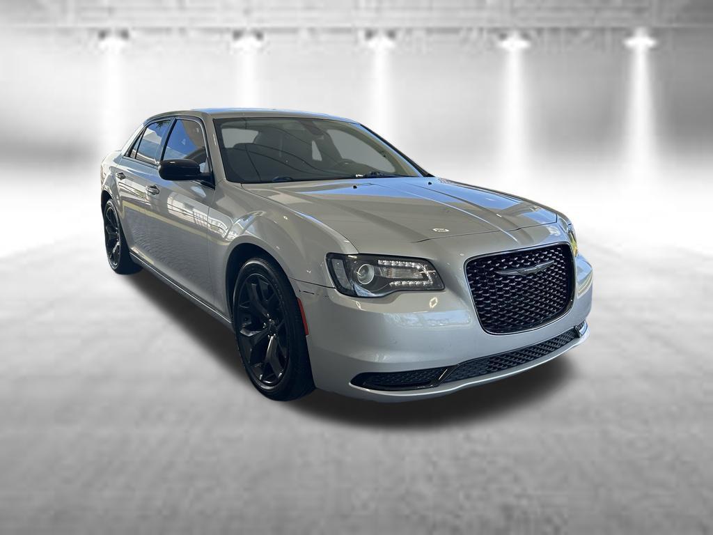 Chrysler 300 2021