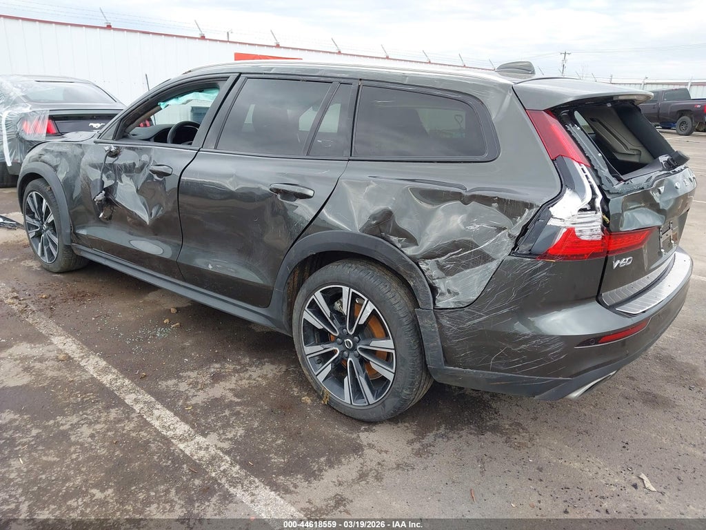 Volvo V60 Cross Country 2022