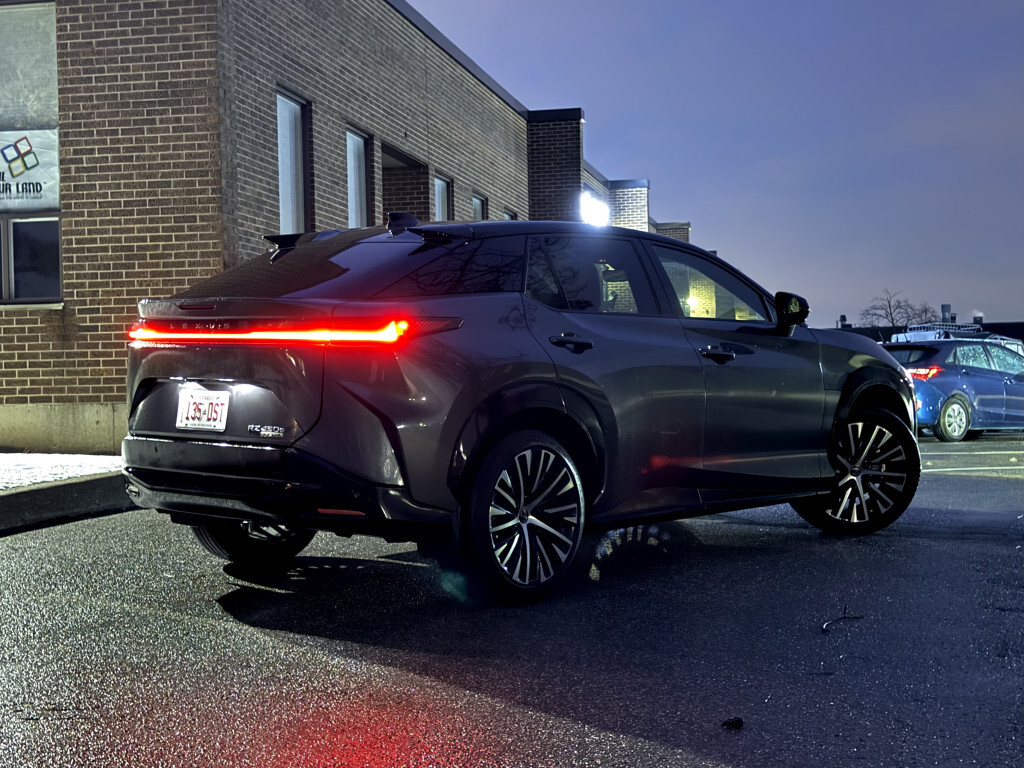 Lexus RZ 2023