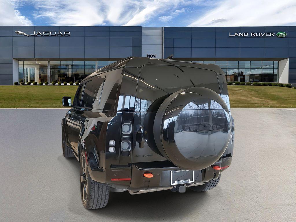 Land Rover Defender 2024