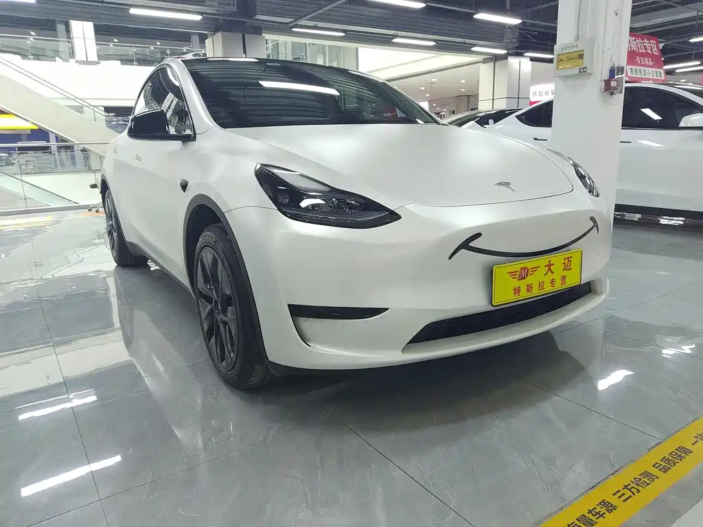 Tesla Model Y 2024