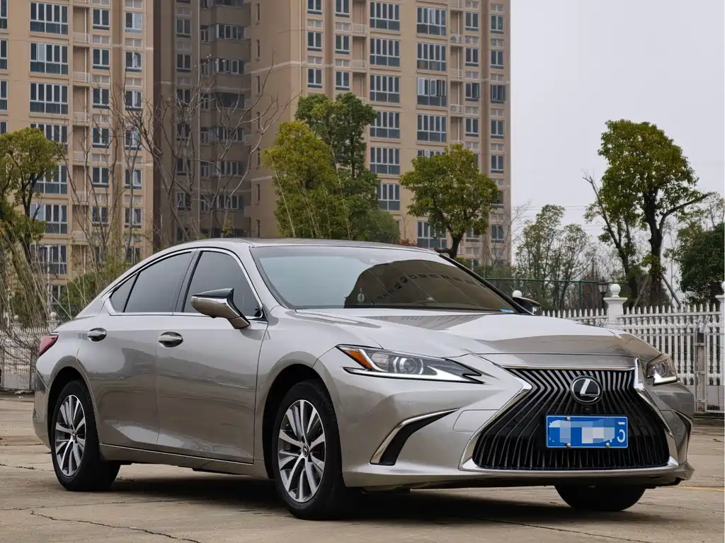 Lexus ES 2021