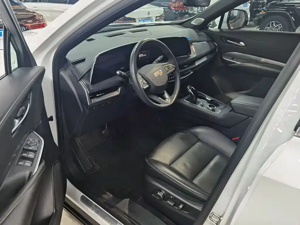Cadillac XT4 2025