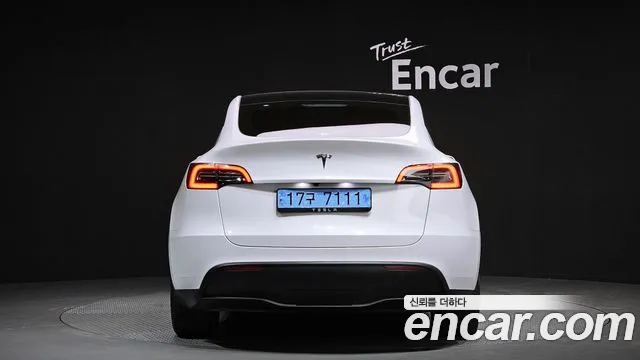 Tesla Model Y 2024