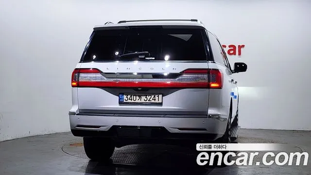 Lincoln Navigator 2021