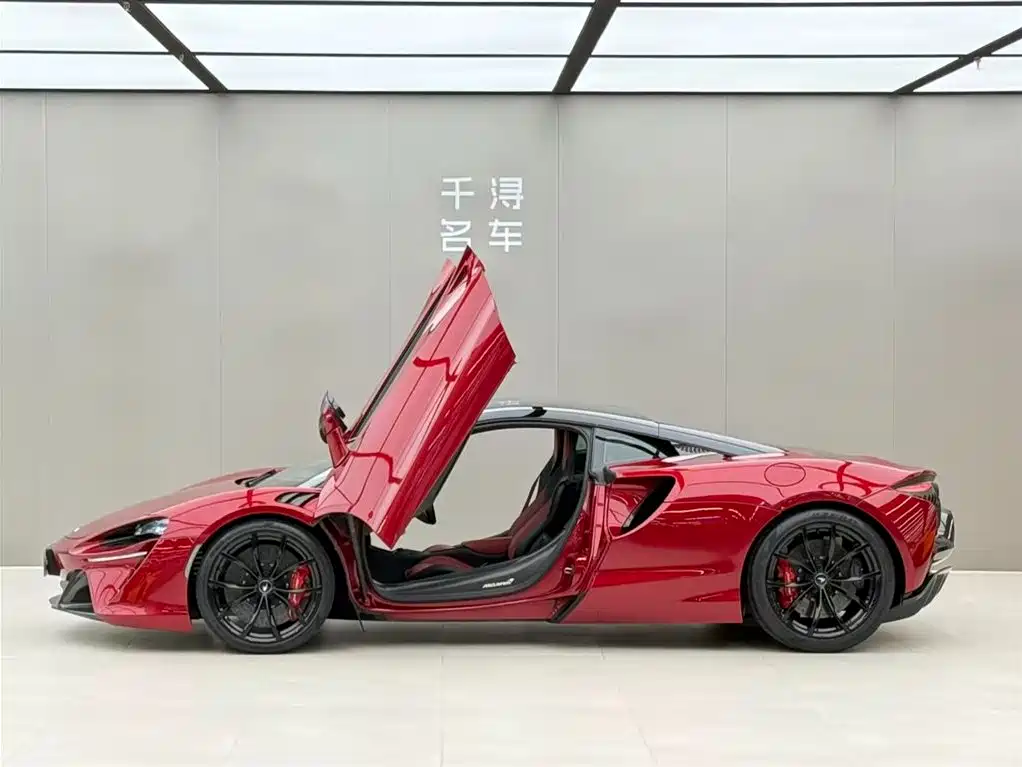 McLaren Artura 2023