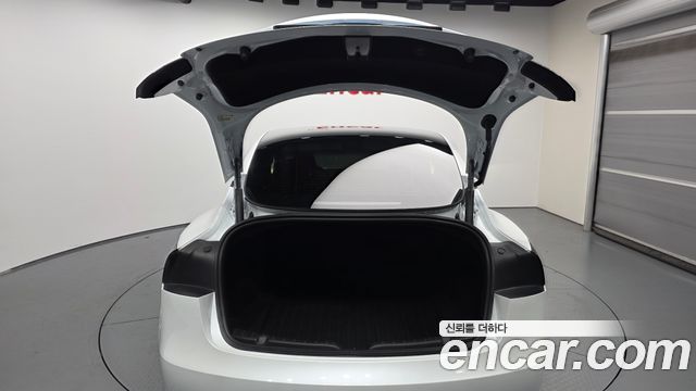 Tesla Model 3 2024