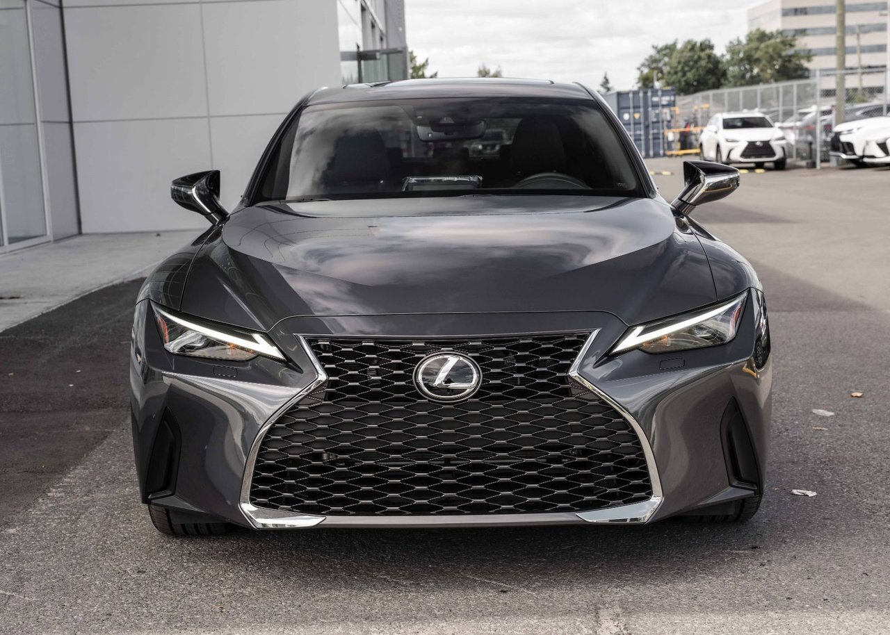 Lexus IS 2025