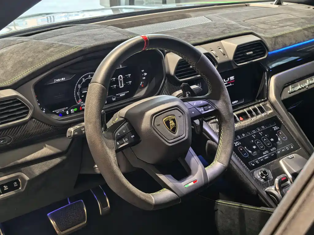 Lamborghini Urus 2024
