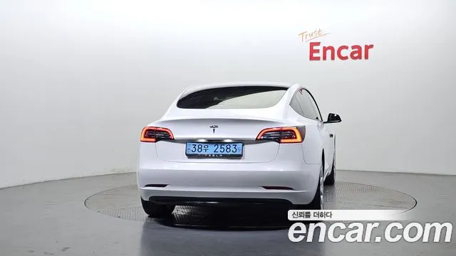 Tesla Model 3 2022