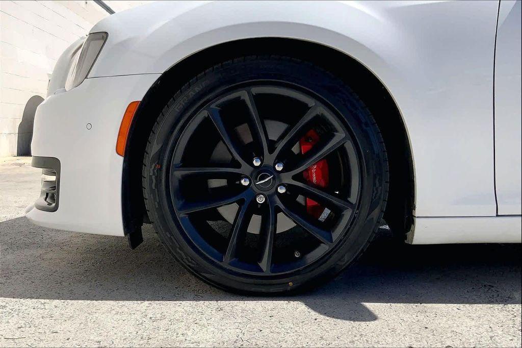 Chrysler 300 2023